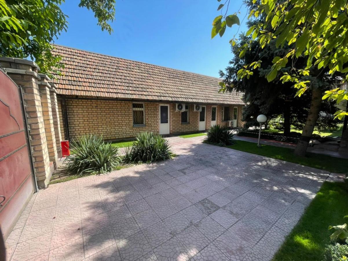 בישקק Гостевой Дом Шумкар Азия Guest House Shumkar Asia מראה חיצוני תמונה
